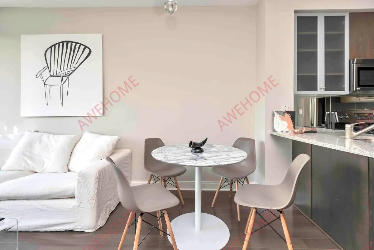 Exquisite Yorkville 1 Bedroom Condo63753844041729120