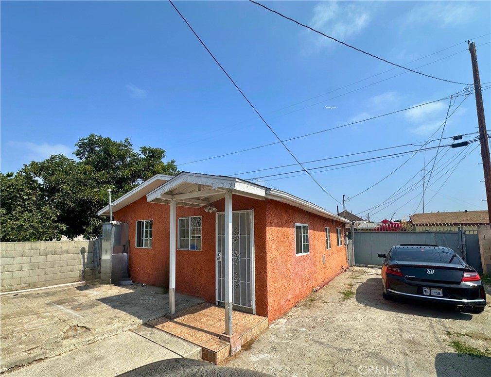 $2,300/month 1023 E 22nd Street Los Angeles CA, 9001164112683389441121
