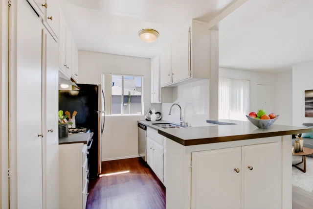 Sawtelle Avenue Apartments63581076576129122