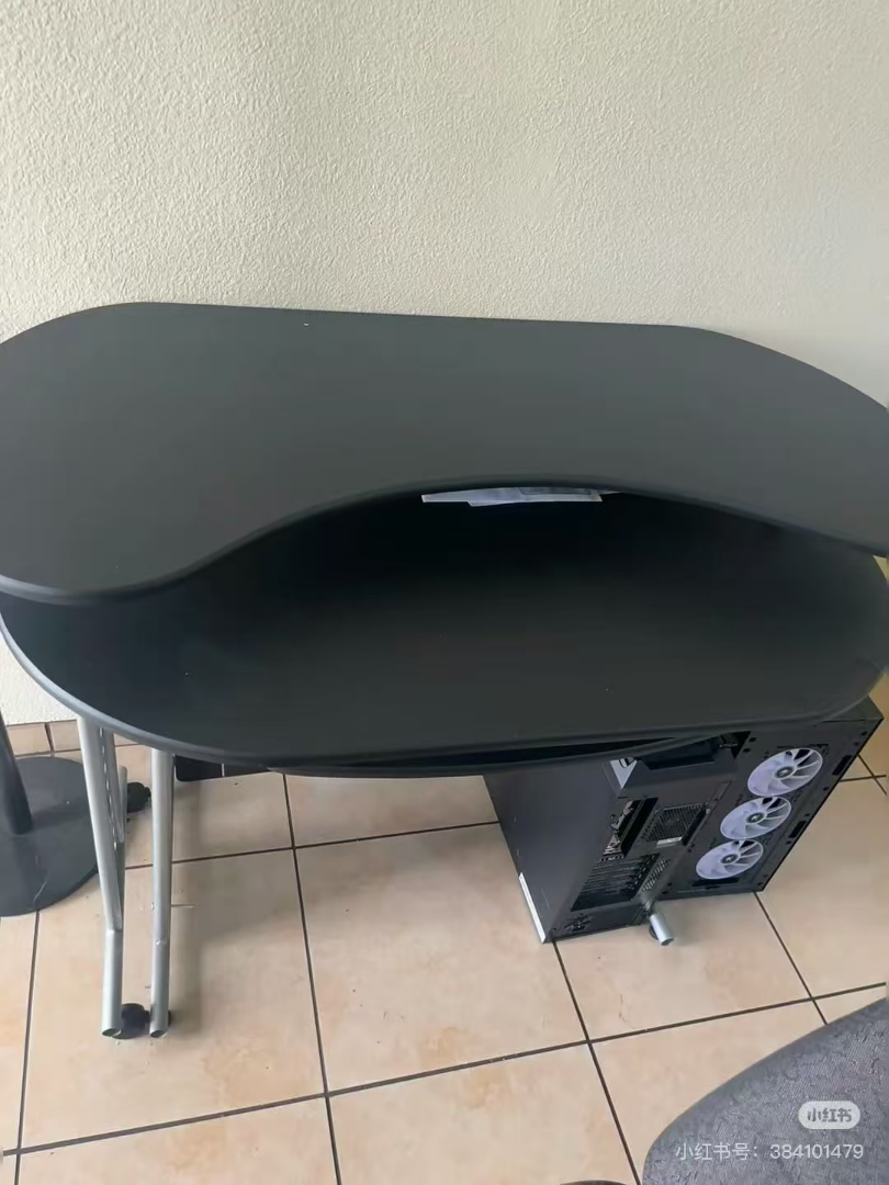 Used computer desk and chair for sale in San Gabriel, Los Angeles! Lamp too! Contact number: 626267928063303282217475121