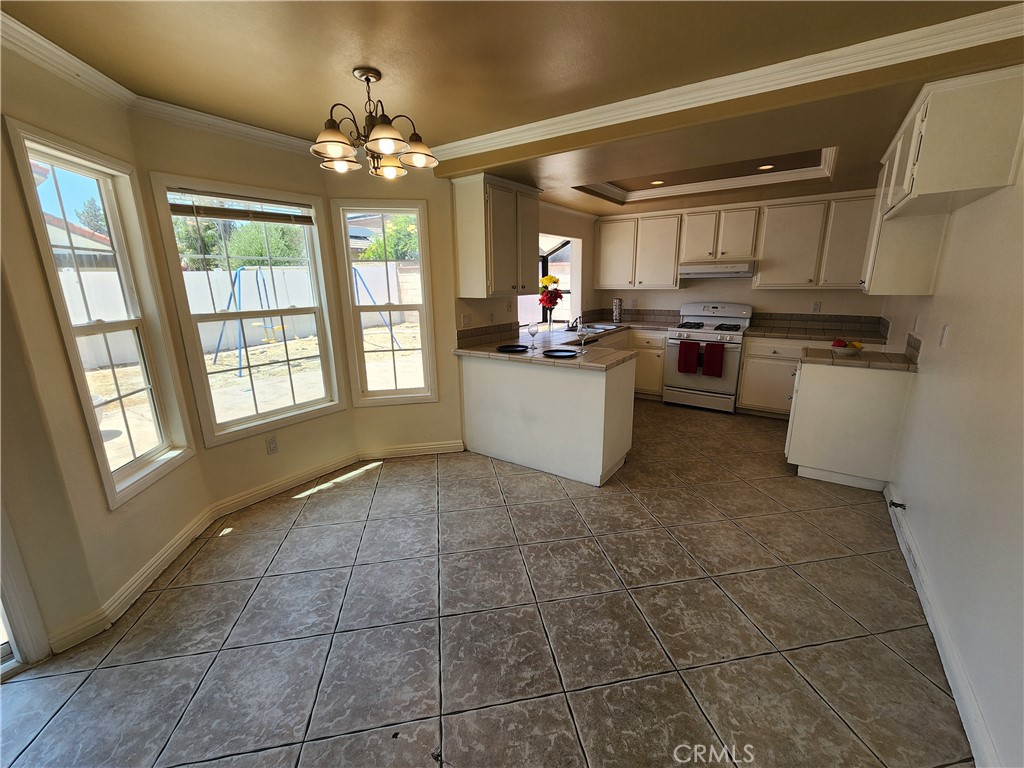 6902 Blanchard Avenue Fontana CA, 9233663780078226179122