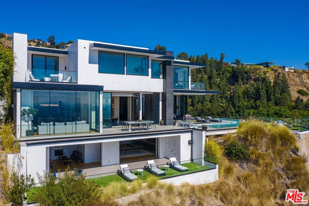 8366 SUNSET VIEW Drive Los Angeles CA, 9006963866595507969120
