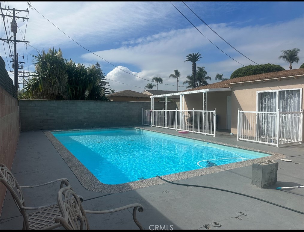 404 Poinsettia, Compton CA, 9022164121885852675121