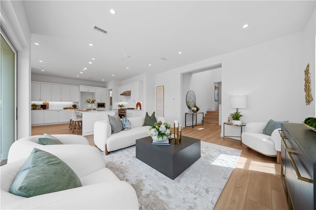 270 Maricopa, Irvine CA, 9261863613195438467122