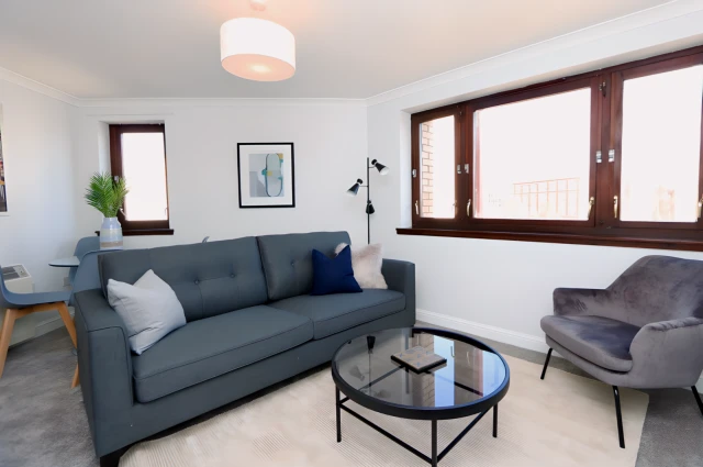 Studio Parsonage Square, G4 0TH, Glasgow