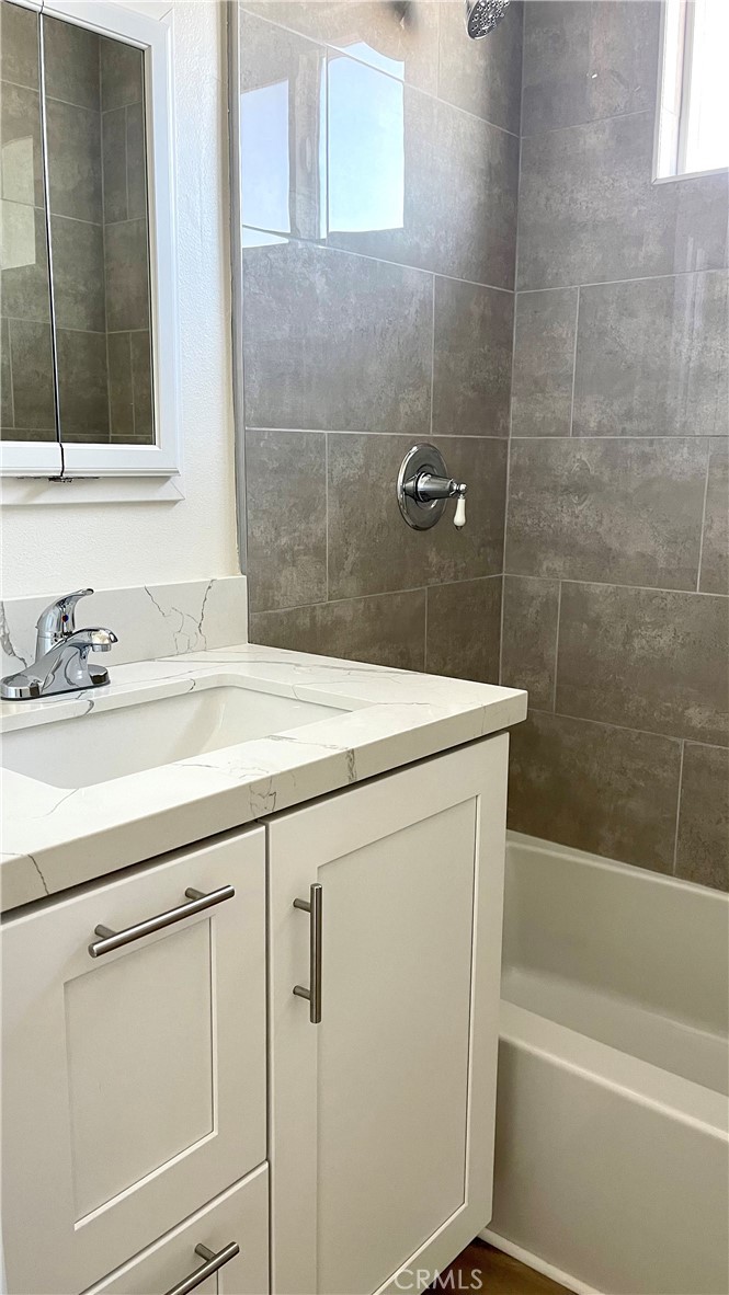 8709 Lyndora Street C Downey CA, 9024264088995420675121
