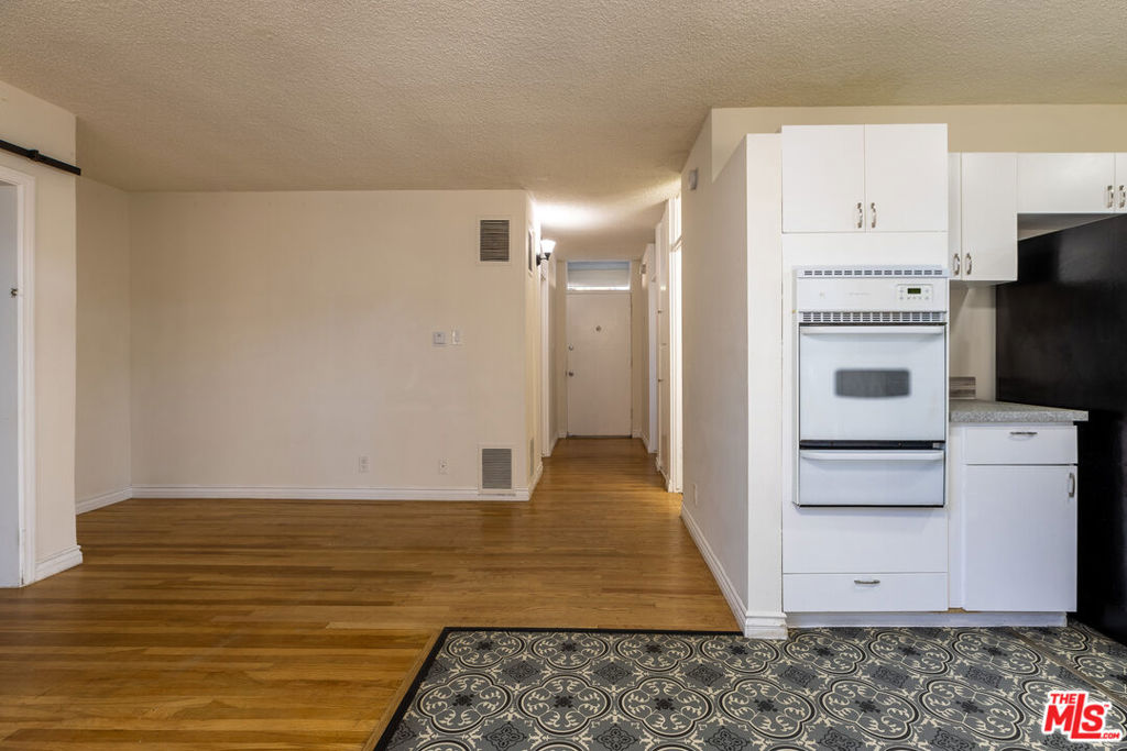 3330 S Sepulveda Boulevard 1 Los Angeles CA, 9003464108330680450122