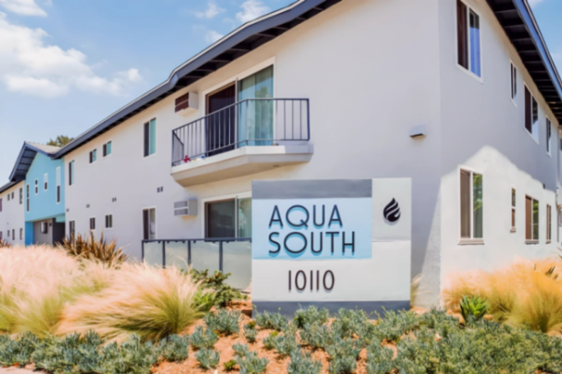Aqua South63590854766467121