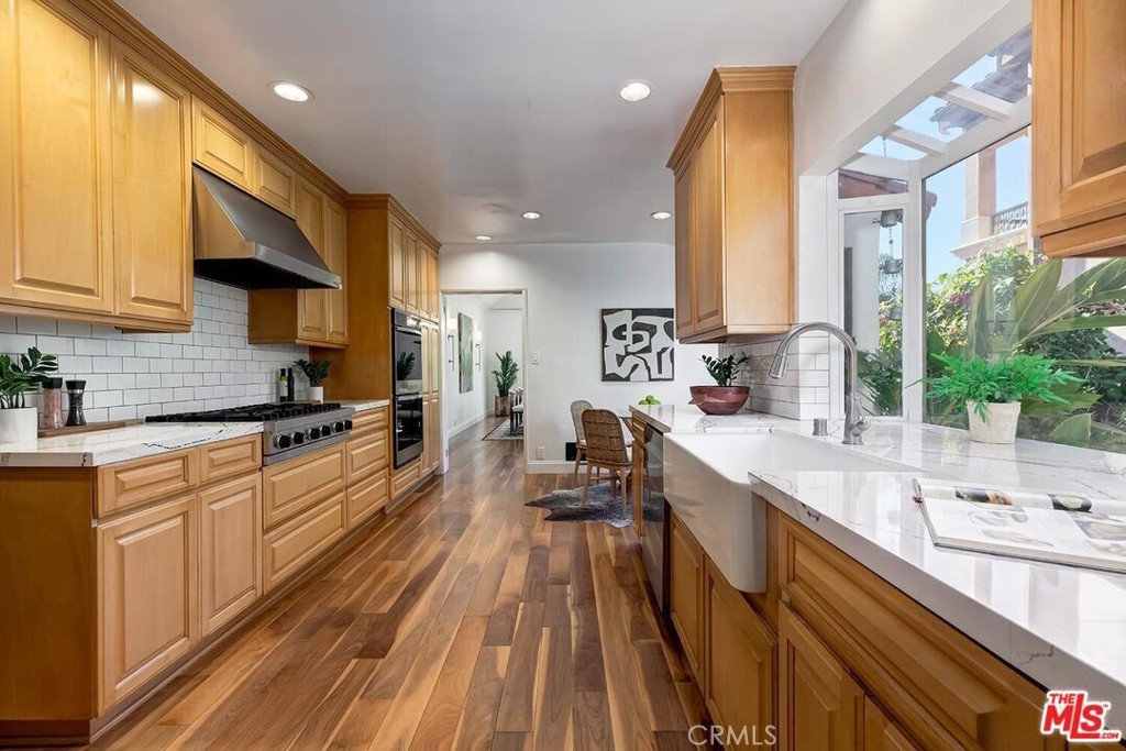 384 N Bonhill Road Los Angeles CA, 9004963868257061505120
