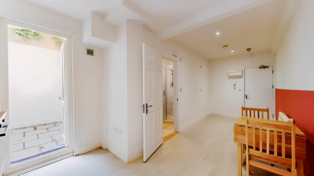 Studio Warwick Road 27218#, London