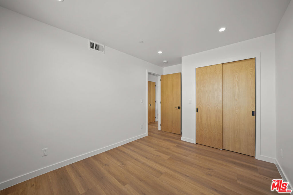 819 N Mccadden Place 1/2 Los Angeles CA, 9003864110185686403120