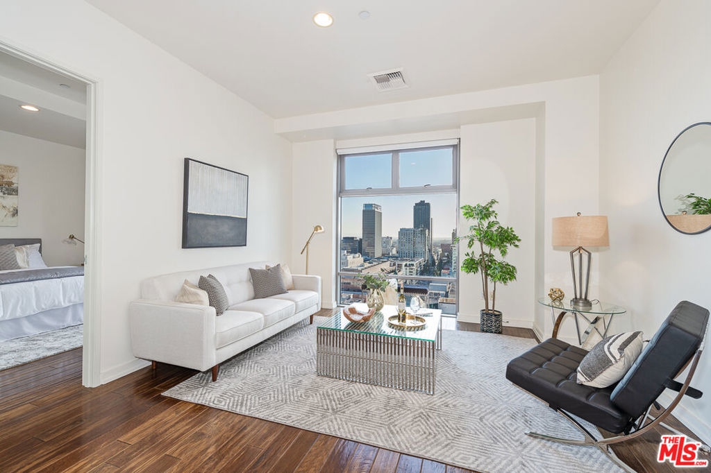 801 S Grand Avenue 1412 Los Angeles CA, 9001764112993096707122