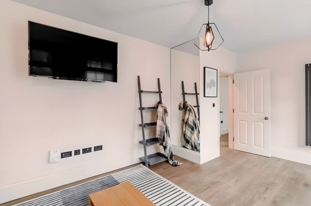 Flat 7 Nadler Studios64195339903233124
