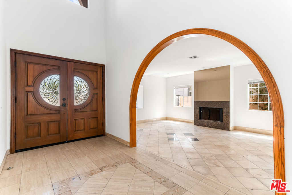 2207 Veteran Avenue, Los Angeles CA, 9006463621131831809121