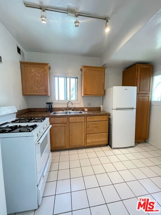 843 3/4 Huntley Drive West Hollywood CA, 9006964131968302594120