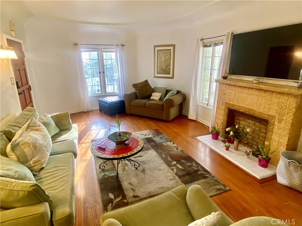 315 S Cloverdale Avenue Los Angeles CA, 9003664112083621891121