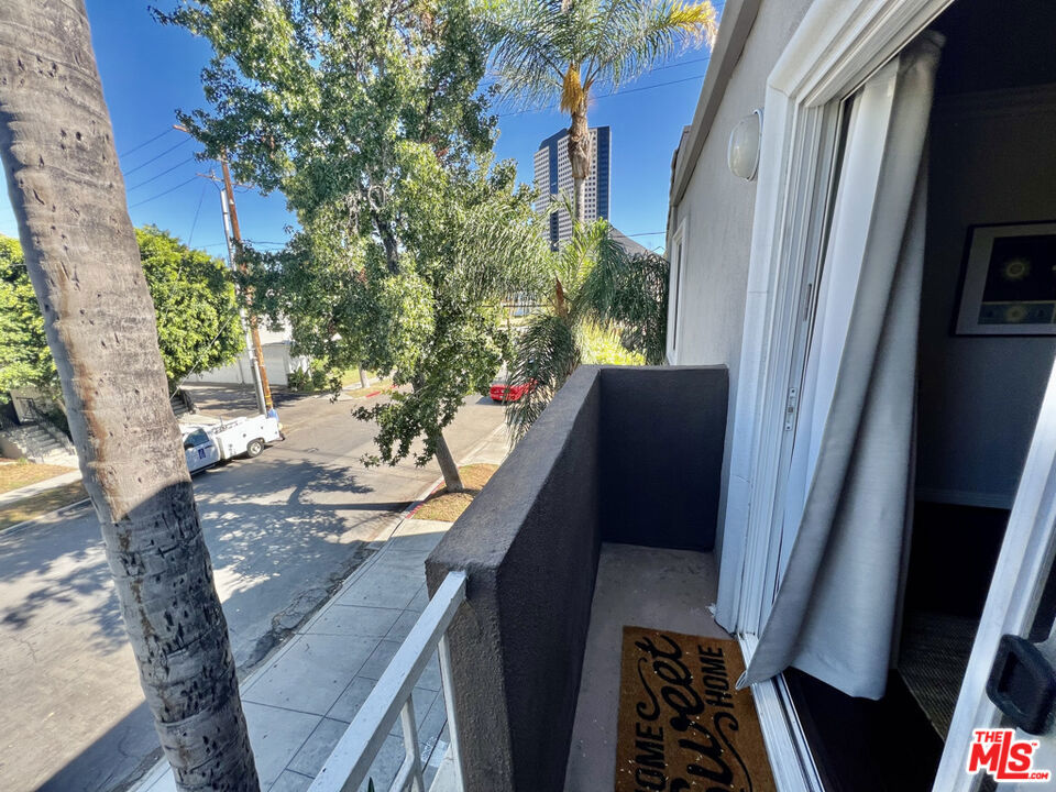 355 N Maple Street 201 Burbank CA, 9150564119645272706121