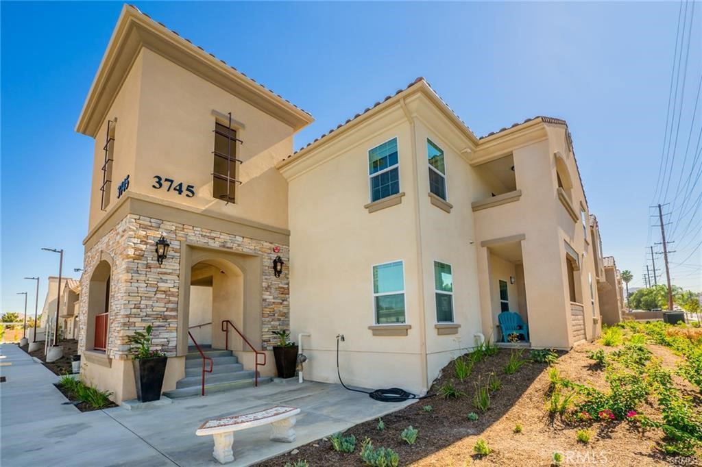 3745 Strong St Riverside CA, 9250164107992479873121