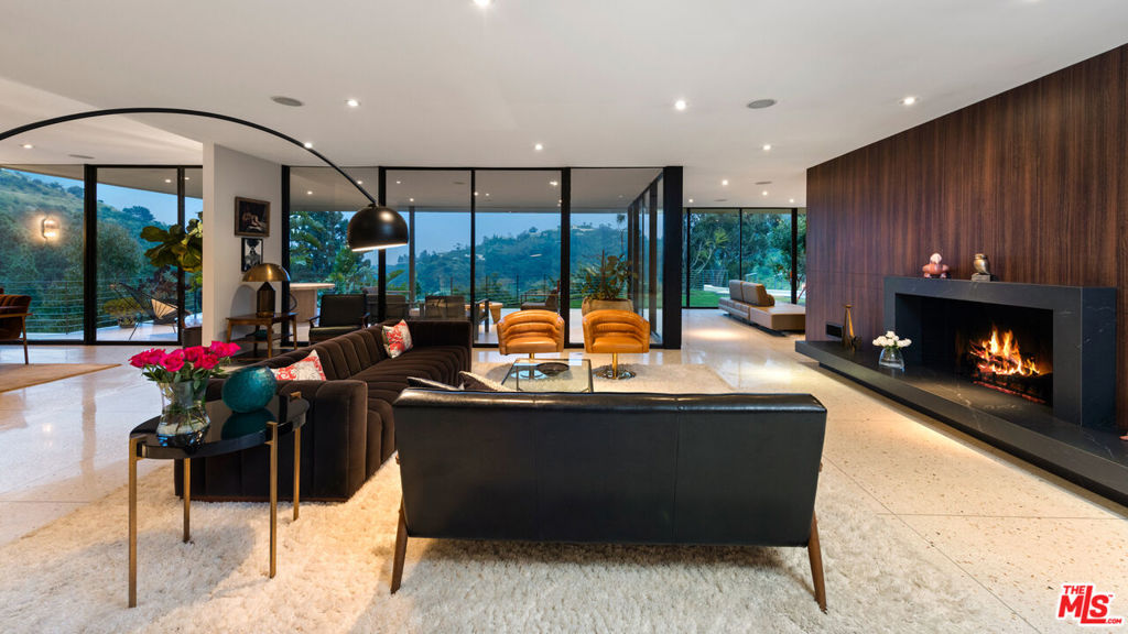10556 Fontenelle Way Los Angeles CA, 9007763868176063617121