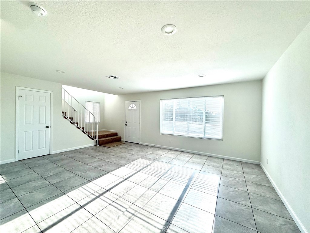 $2,950/month 417 N Grove Avenue A Ontario CA, 9176464075589545345122