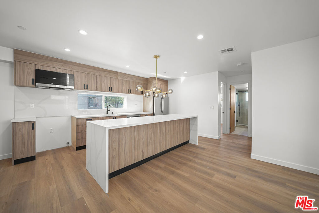 819 N Mccadden Place 2 Los Angeles CA, 9003864084798712195120