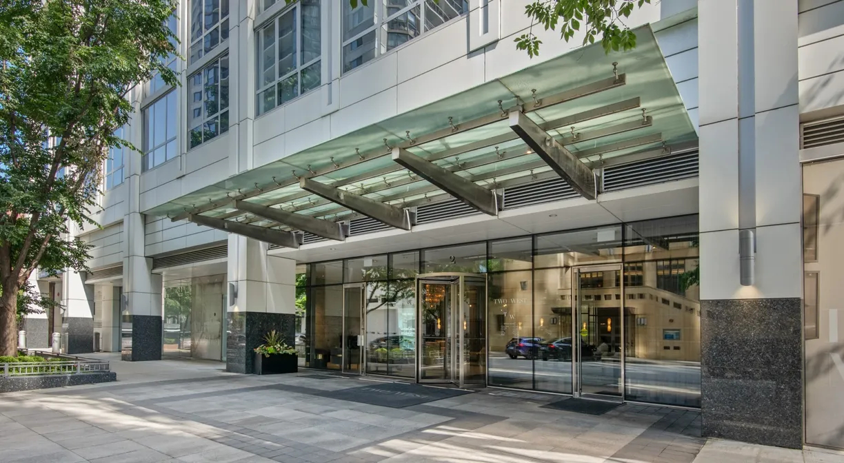 2 W DELAWARE Place, 905