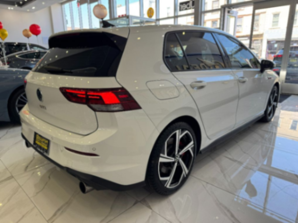 2024 VOLKSWAGEN GOLF GTI SE63333536206339124