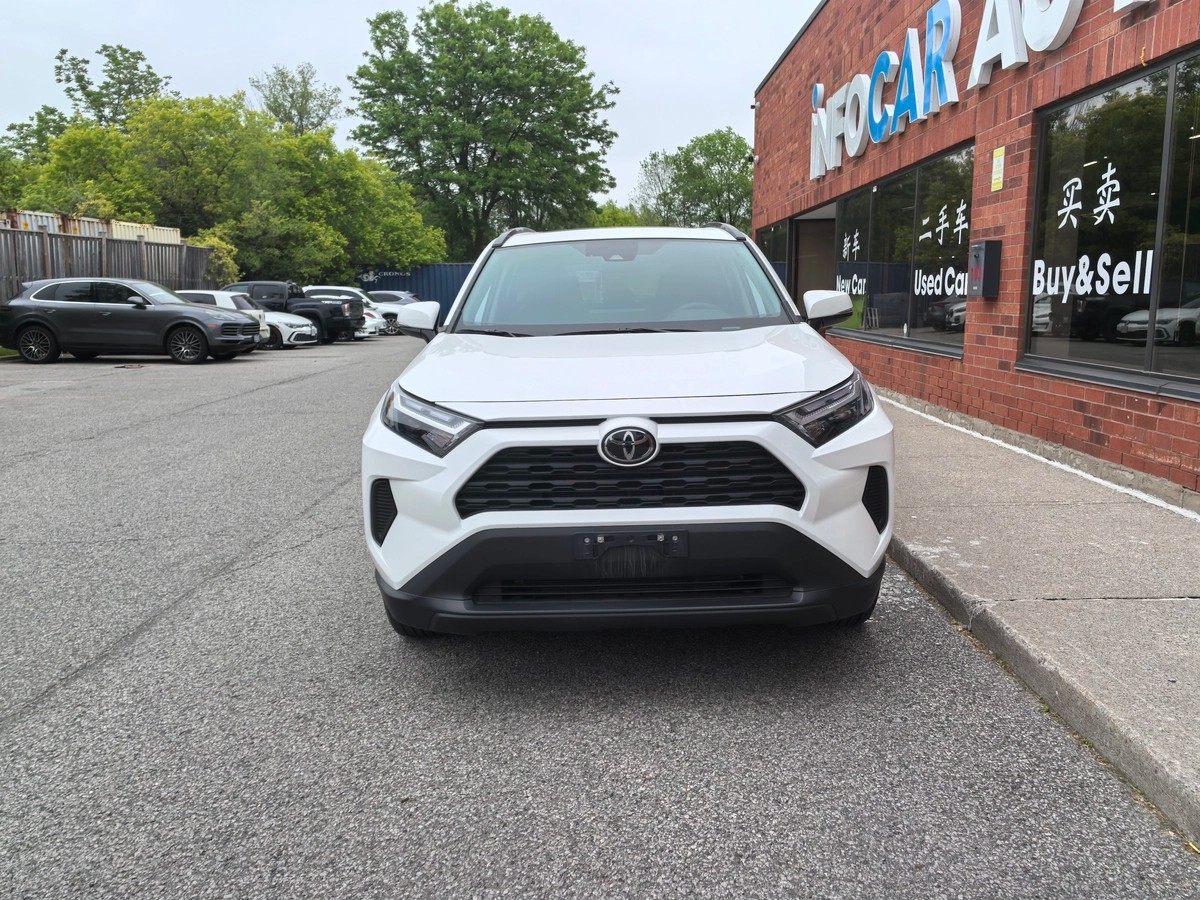 2024 Toyota RAV4 XLE64135767272323121