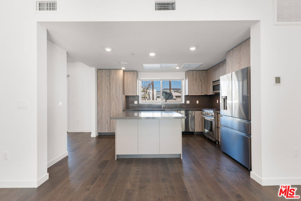 849 N Alta Vista Boulevard 1 Los Angeles CA, 9004664086866511491121