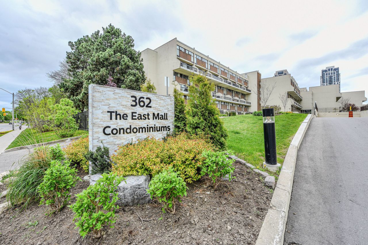 302 362 The East Mall