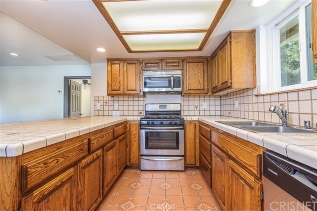 26231 Larkhaven Pl Newhall CA, 9132163647114694787121
