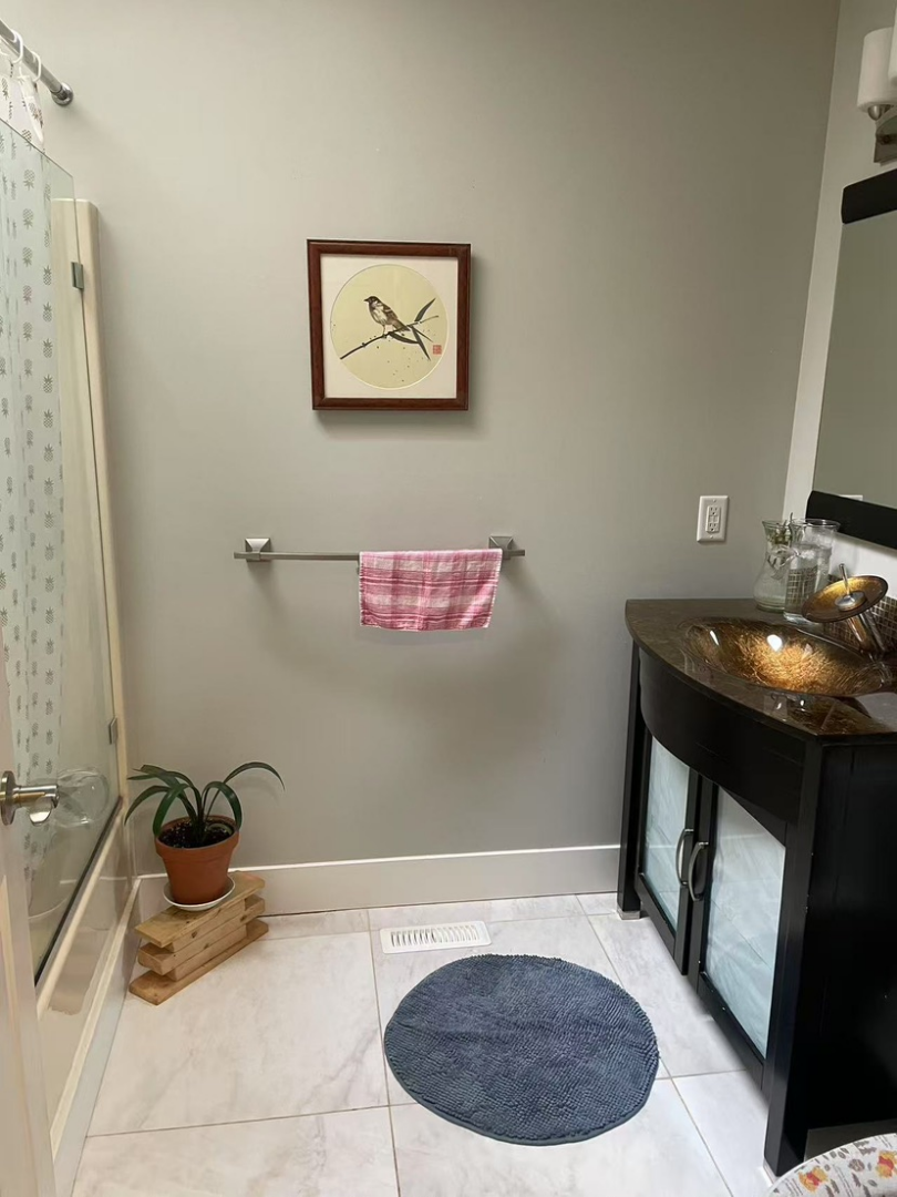 [South Surrey] Entire First Floor for Rent in South Surrey Detached House: 3 Bedrooms, 2 Living Rooms, 1 Kitchen, 2 Bathrooms63300509622659122