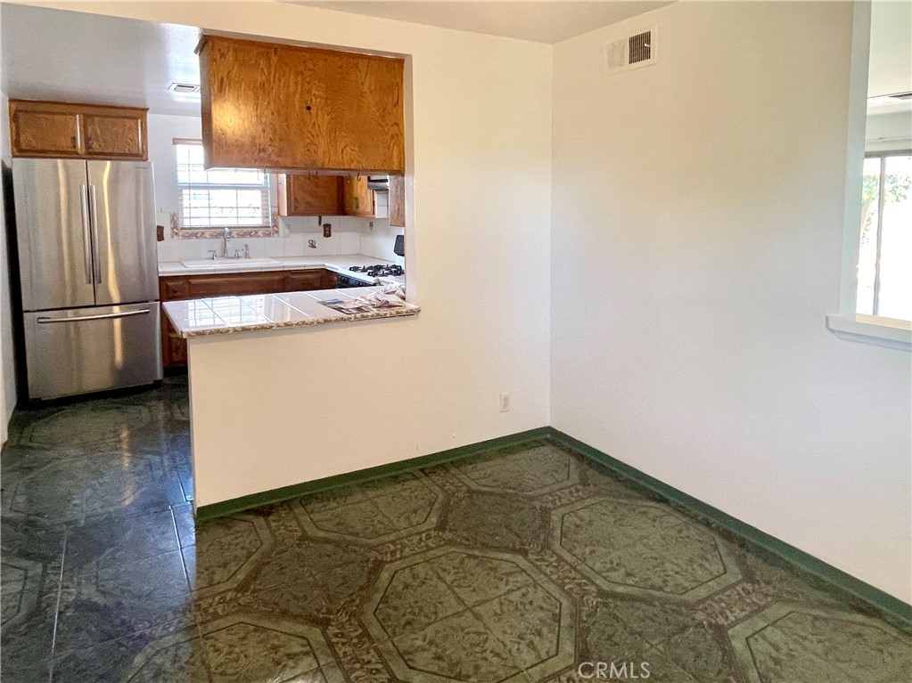 1720 E Jefferson Avenue Pomona CA, 9176763704281009153121