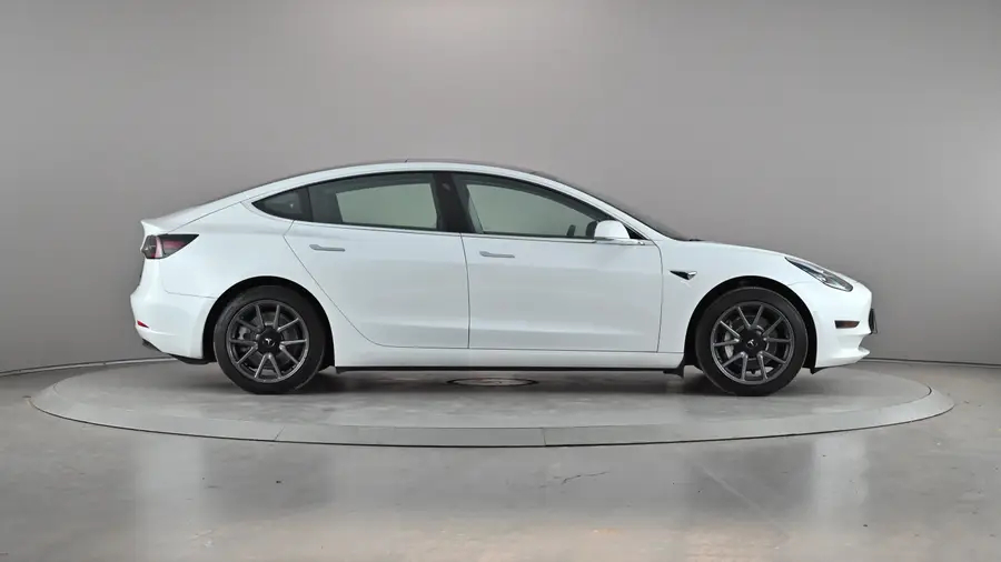 2020 Tesla Model 364838047468802121
