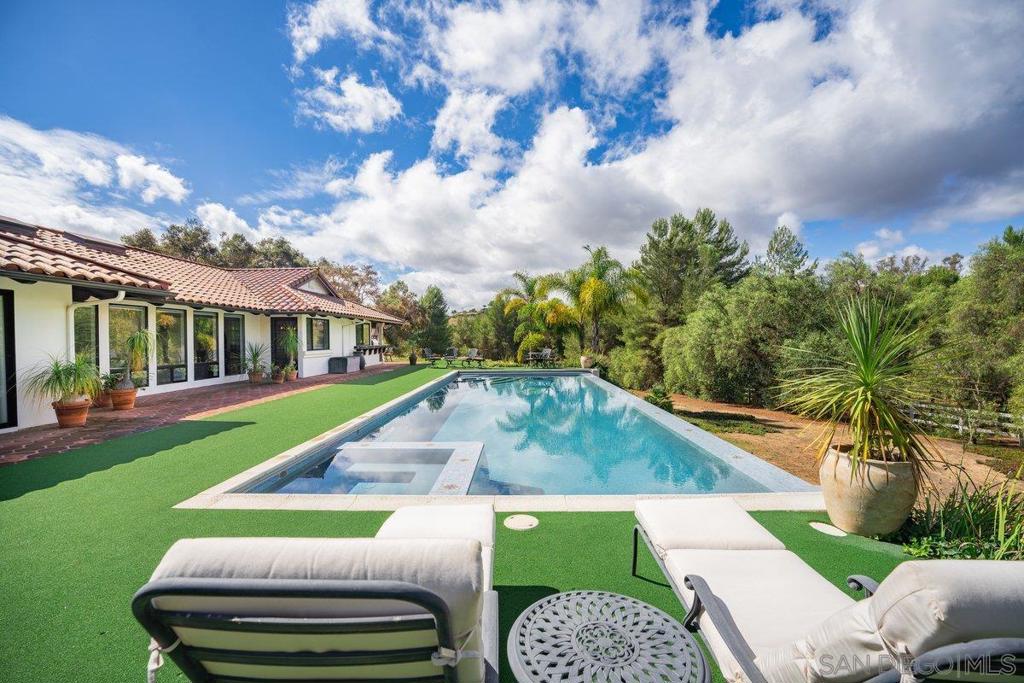 11 Country Glen Rd Fallbrook CA, 9202864139997454210120