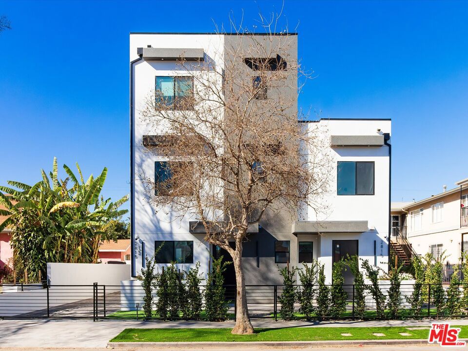 2815 1/2 S Redondo Boulevard Los Angeles CA, 9001663710163667841120