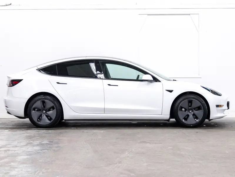 2022 Tesla Model 364817334346370122