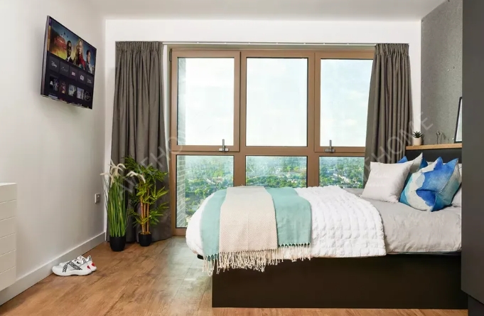 Lewisham Exchange - Deluxe64275563770499124