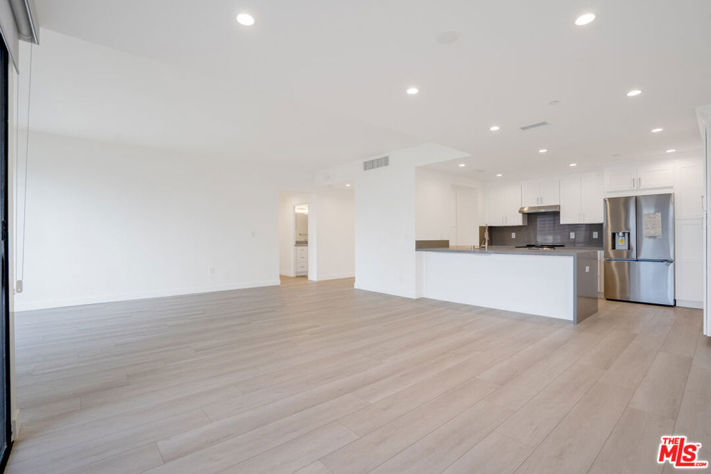 600 W 9th Street 1509 Los Angeles CA, 9001564122544009347120