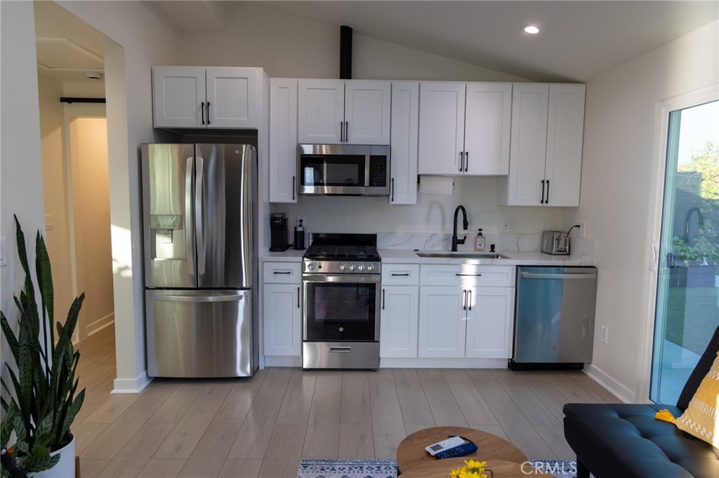 20551 Rhoda Street Woodland Hills CA, 9136763635089327107121