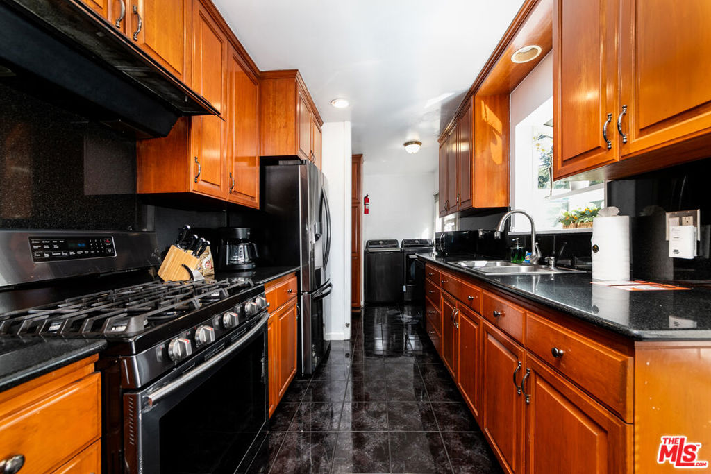 2511 Butler Avenue Los Angeles CA, 9006463711496398595121