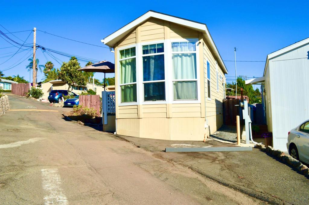 1045 E Vista Way 18 Vista CA, 9208464092108603777121