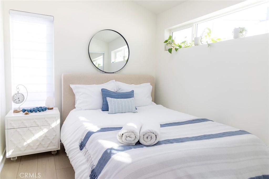 20551 Rhoda Street Woodland Hills CA, 9136763635089327107122