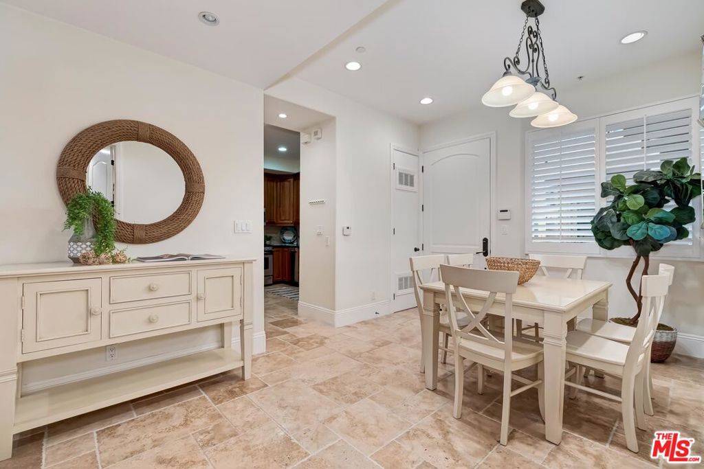 16123 W SUNSET Boulevard 204 Pacific Palisades CA, 9027264112796580225122