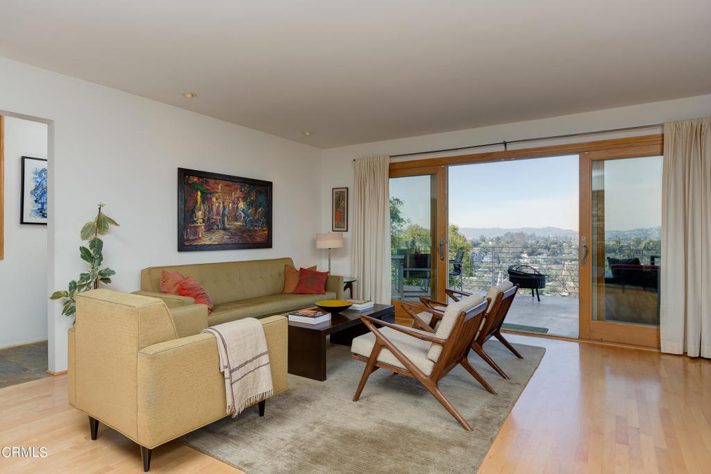 2135 Park Drive Los Angeles CA, 9002664100029941506122