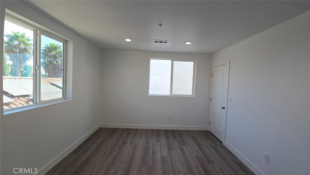 $3,400/month 10415 1/2 Avalon Boulevard Los Angeles CA, 9000364068241252994122
