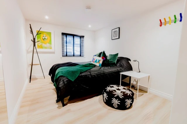 2 Queen St64195311385601122