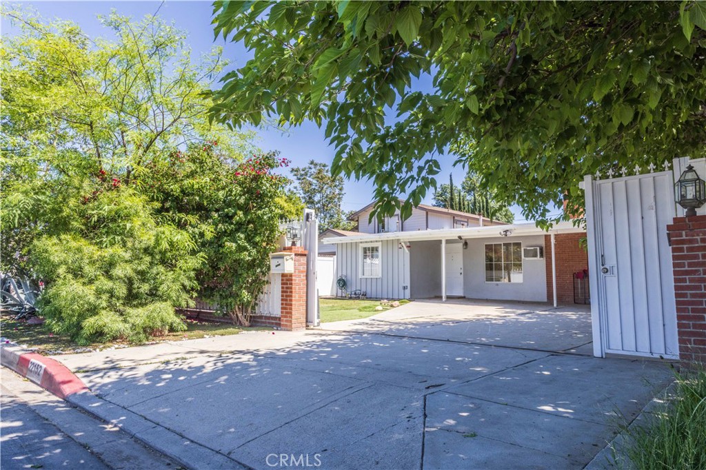 22152 Schoolcraft Street, Canoga Park CA, 9130363701430645891120