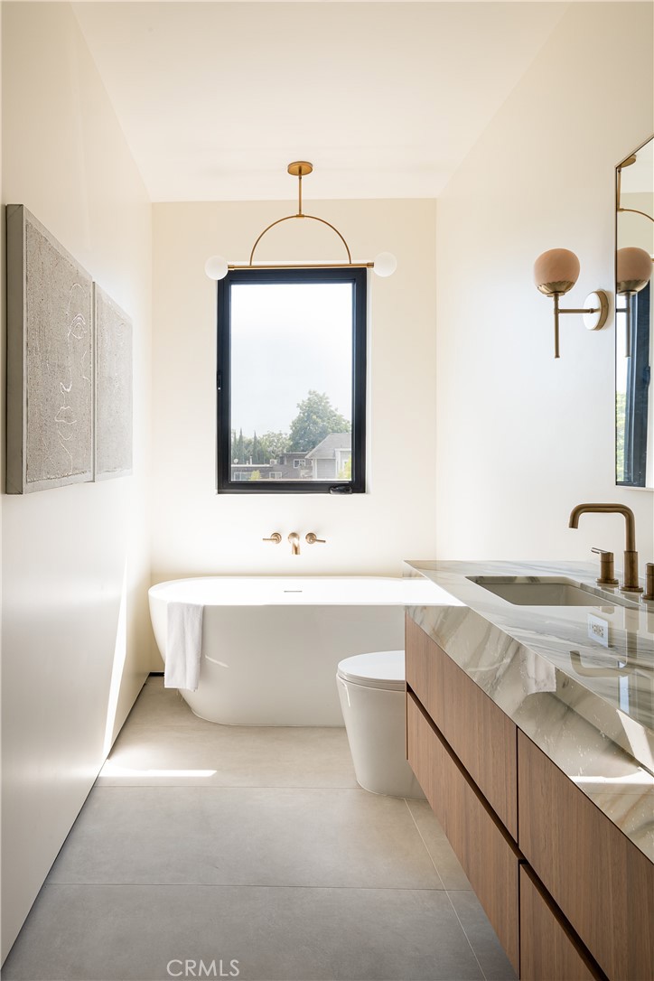 2221 West Starview Lane, Los Ángeles CA, 9002663601643494531121