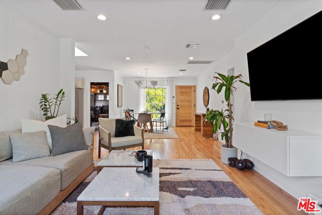 7339 Lasaine Avenue Van Nuys CA, 9140663712233817859121